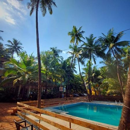 Coconut Garden Beach House Mālvan Exteriör bild